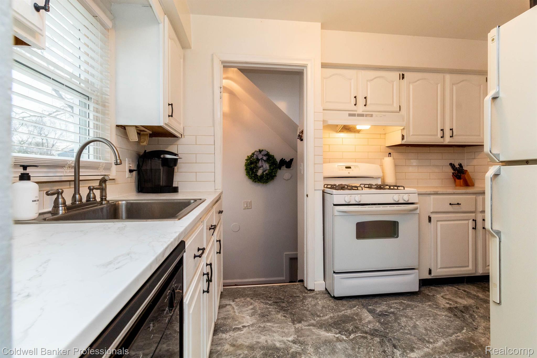 2145 Rosemont Road Berkley, MI 48072 - Photo 9 of 26 Plenty of counter space