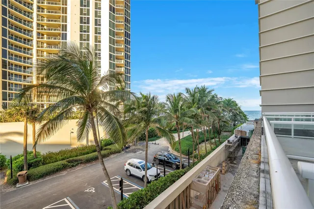 $2,200 | 19201 Collins Avenue, Unit 124, Sunny Isles Beach, FL 33160