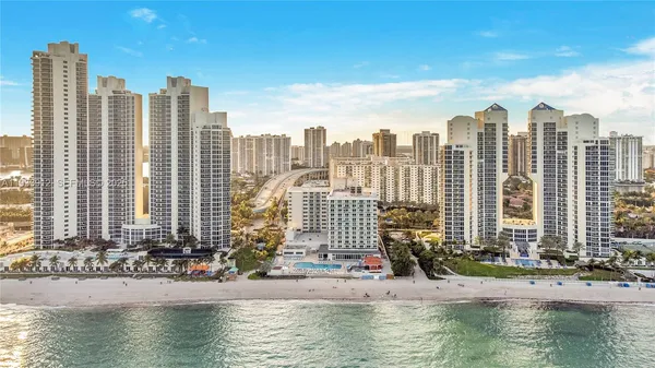 $2,200 | 19201 Collins Avenue, Unit 124, Sunny Isles Beach, FL 33160