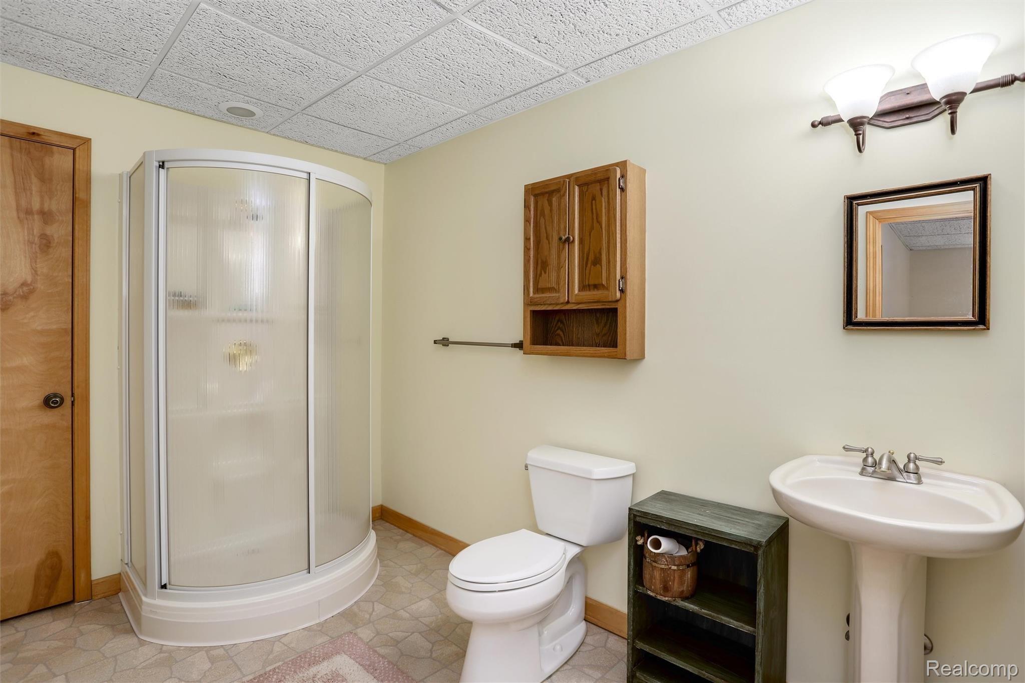 2755 County Farm Road Howell, MI 48843 - Photo 29 of 39 Full bath in basement