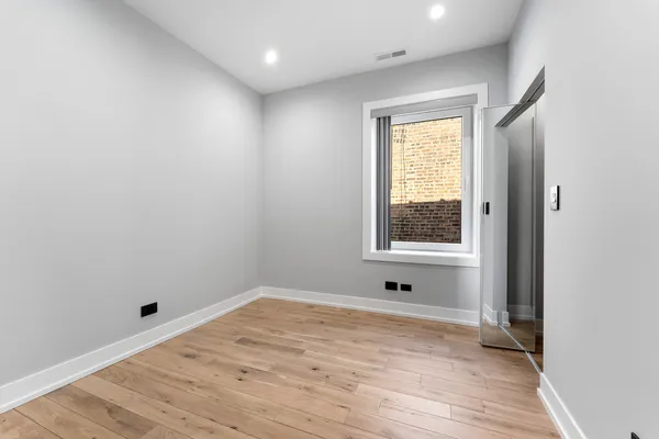 $4,100 | 7726 North Eastlake Terrace, Unit 2, Chicago, IL 60626