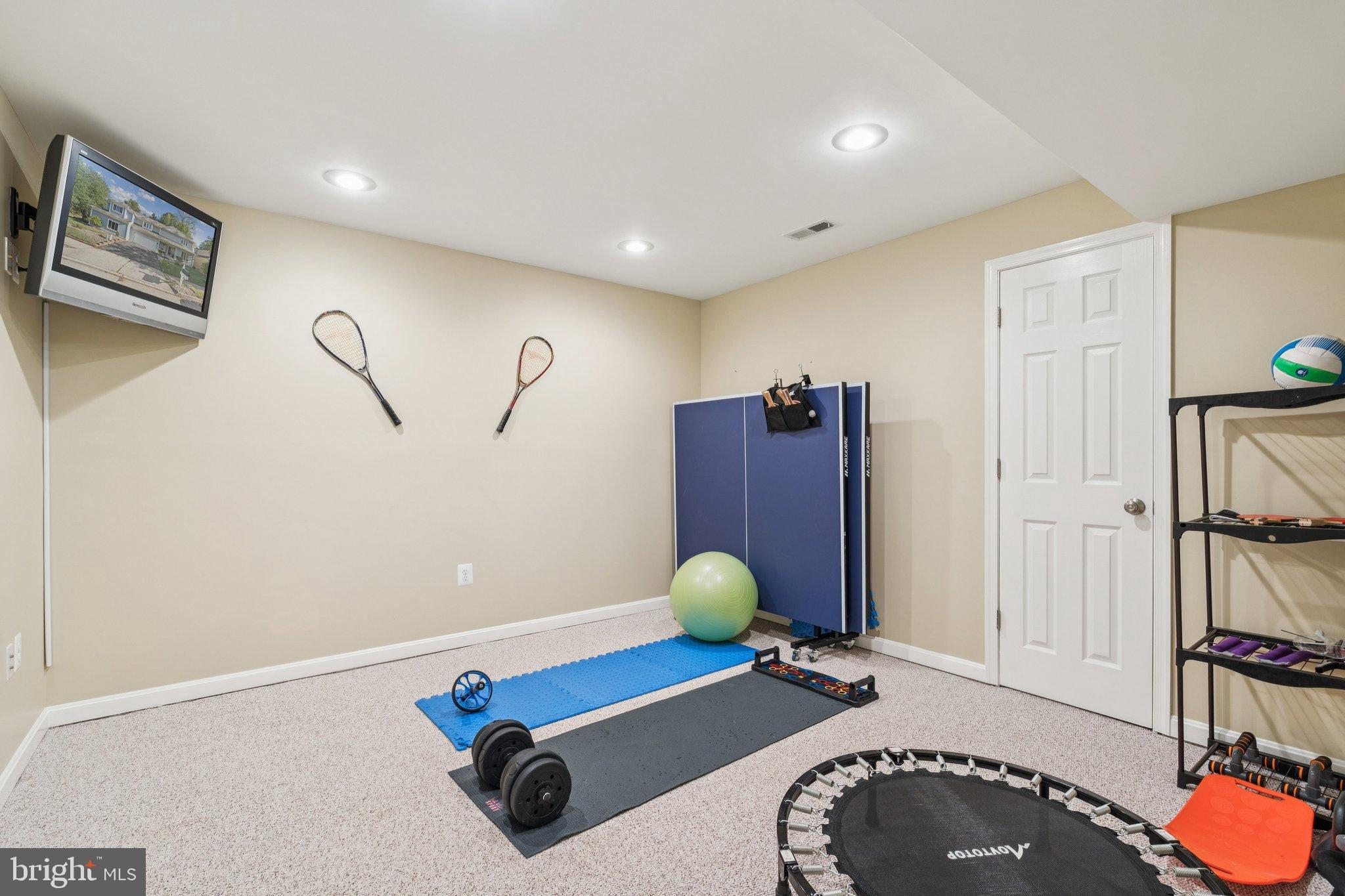 47660 Pennrun Way Sterling, VA 20165 - Photo 12 of 55 a room with gym equipment and a table
