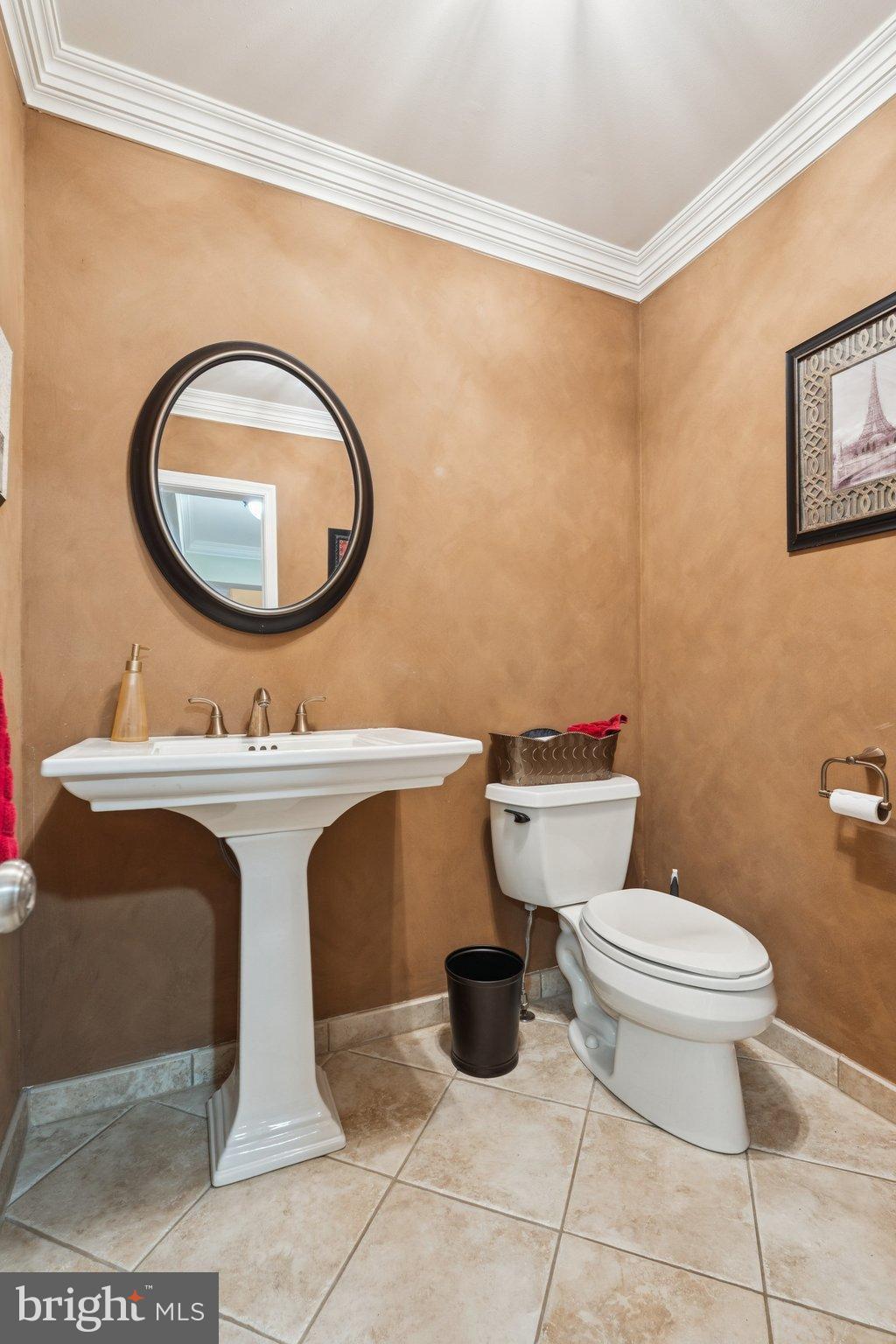 47660 Pennrun Way Sterling, VA 20165 - Photo 31 of 55 a bathroom with a toilet sink and mirror