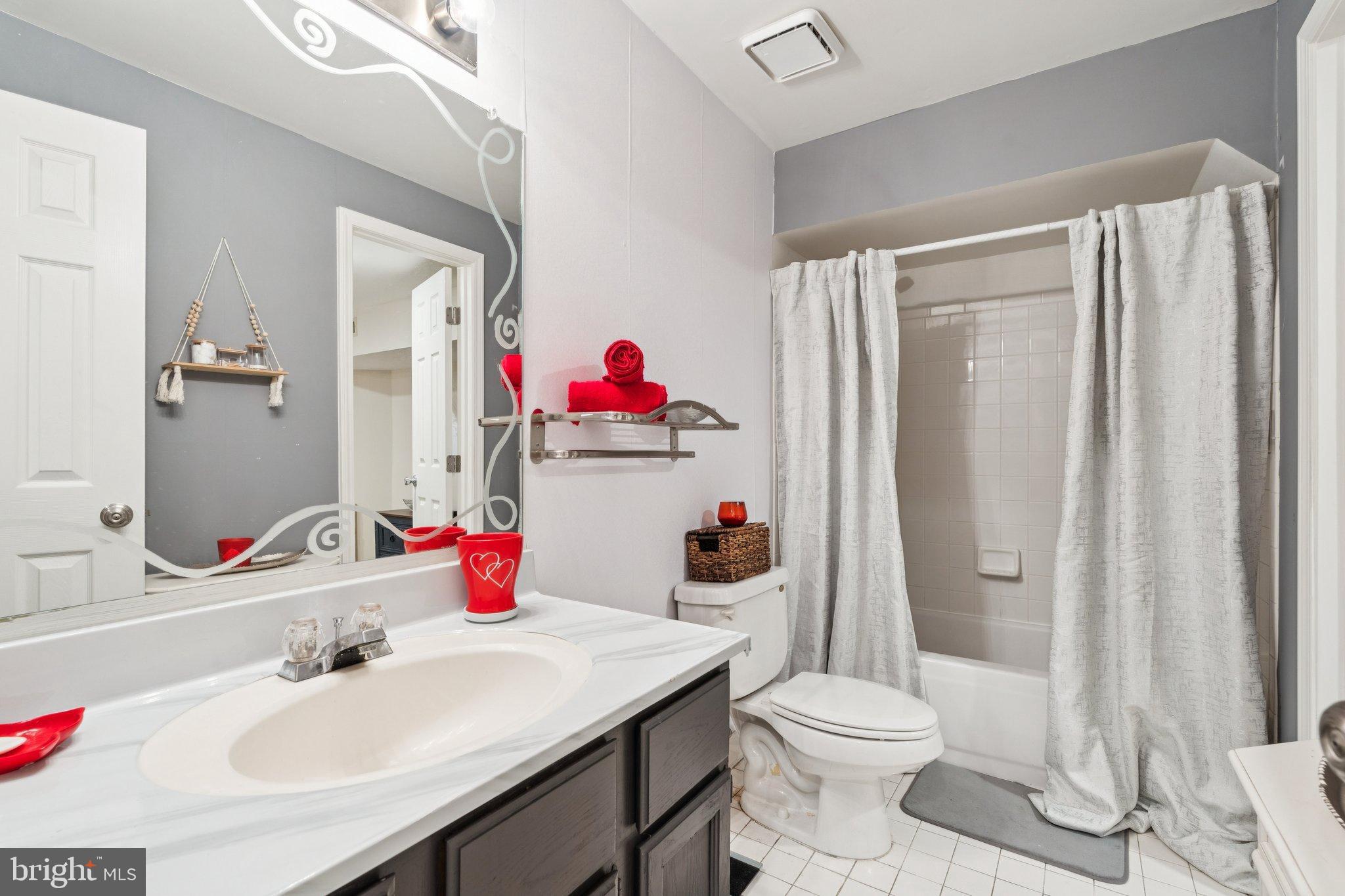 47660 Pennrun Way Sterling, VA 20165 - Photo 10 of 55 a bathroom with a sink toilet and shower