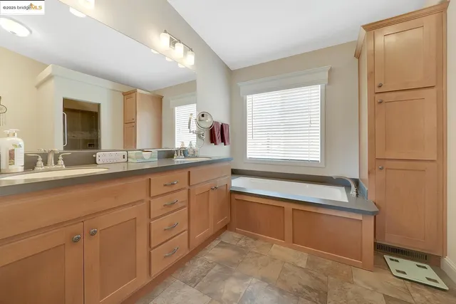 a view of walk in closet