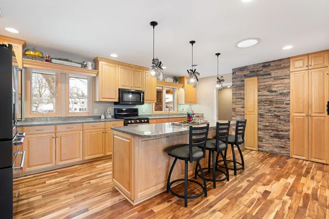 $674,900 | 701 4th Street Southwest, Austin, MN 55912