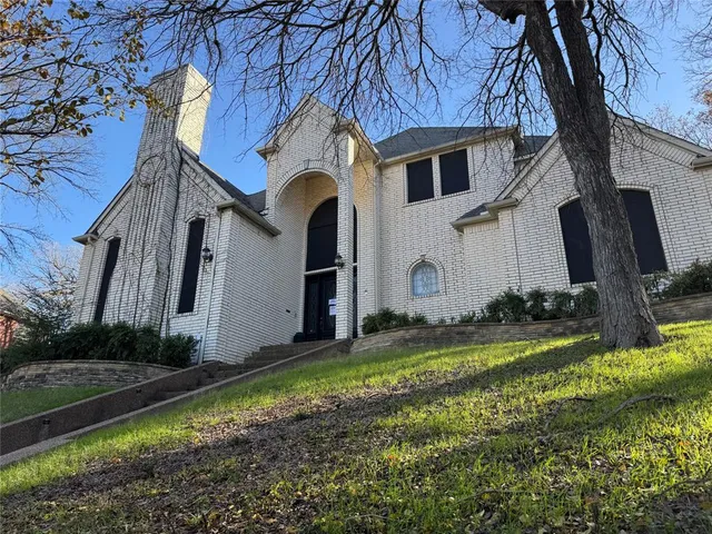 $300,000 | 2717 Laurel Valley Lane, Arlington, TX 76006