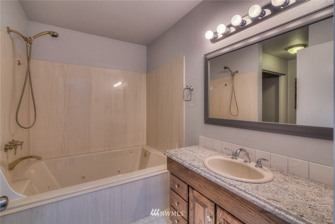 5676 Southeast Nelson Road Olalla, WA 98359 - Photo 17 of 20 Gallery Image 17