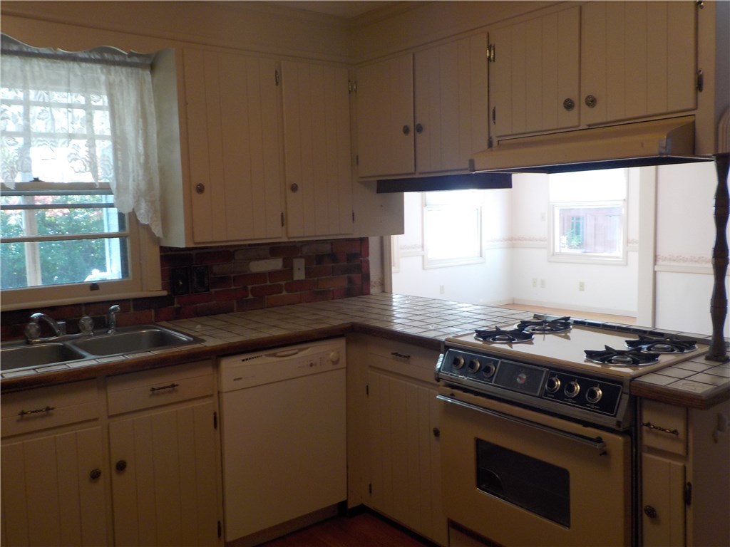 63 Nimitz Road Woonsocket, RI 02895 - Photo 4 of 22