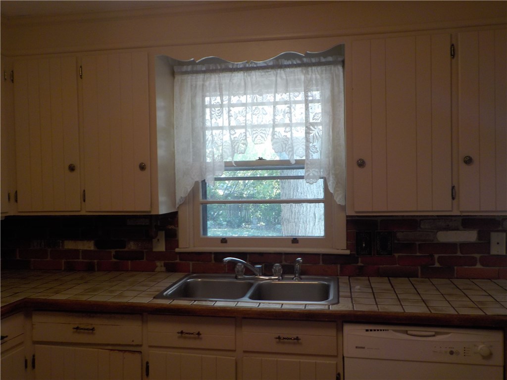 63 Nimitz Road Woonsocket, RI 02895 - Photo 5 of 22