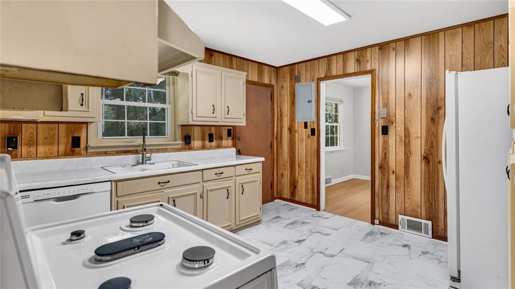 2726 Hollywood Drive Decatur, GA 30033 - Photo 5 of 10 Gallery Image 5