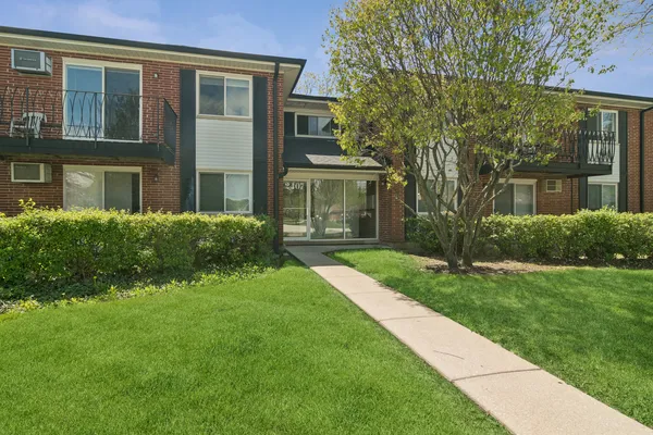 $175,000 | 2407 East Olive Street, Unit 2F, Arlington Heights, IL 60004