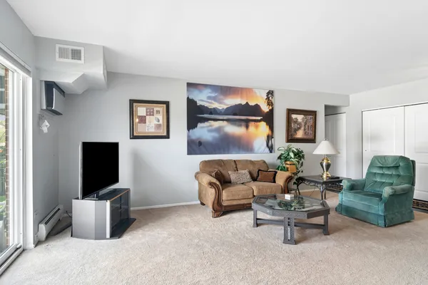$175,000 | 2407 East Olive Street, Unit 2F, Arlington Heights, IL 60004