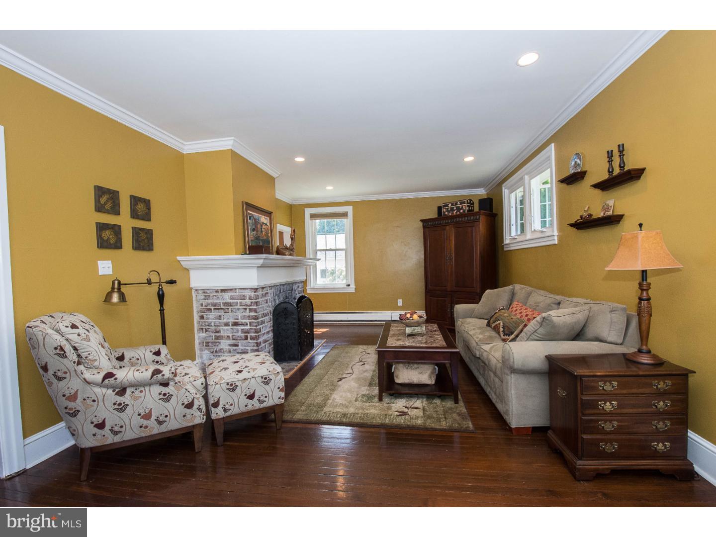 701 East Manoa Road Havertown, PA 19083 - Photo 5 of 25 Living Room