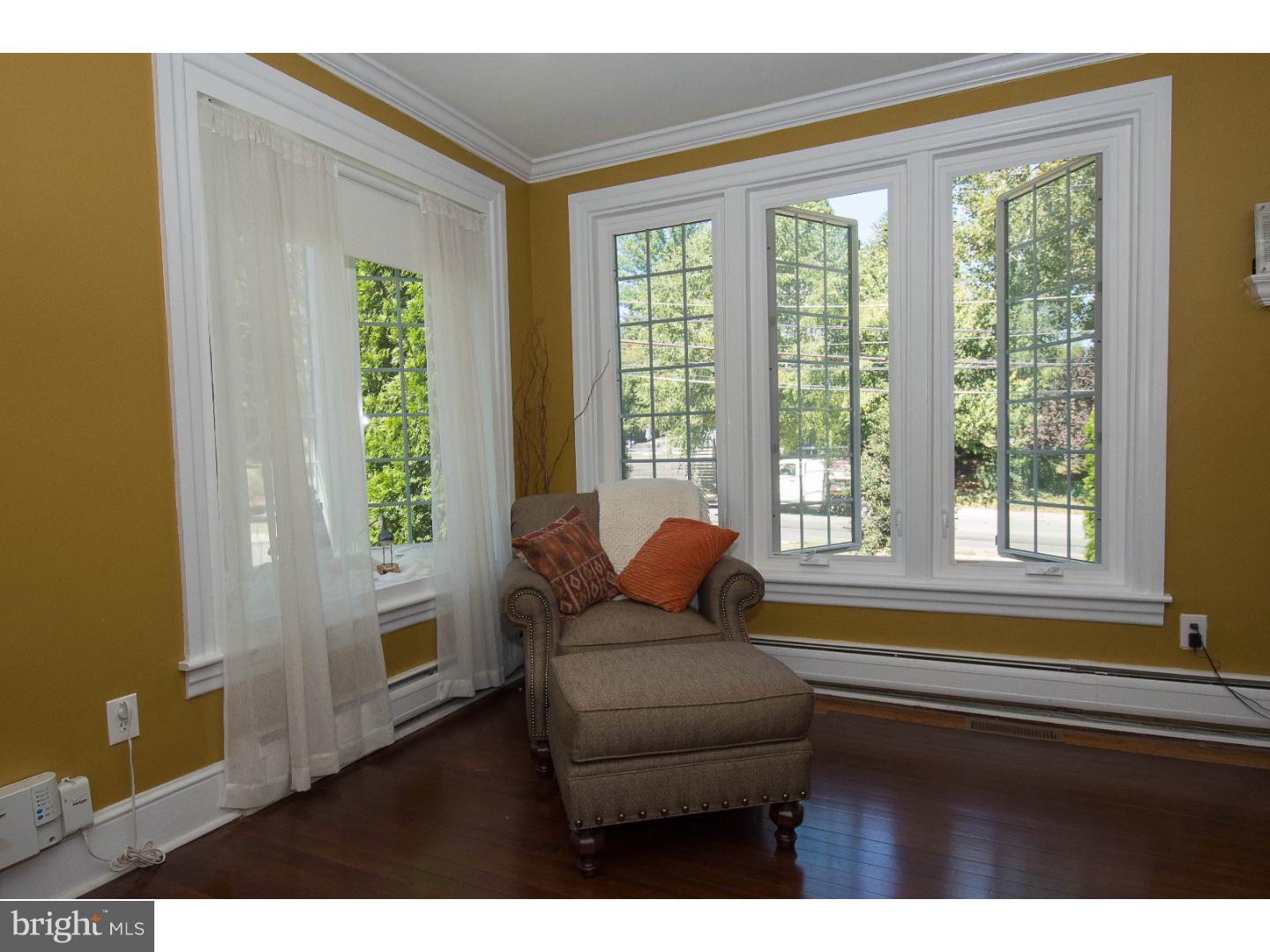 701 East Manoa Road Havertown, PA 19083 - Photo 7 of 25 Living Room