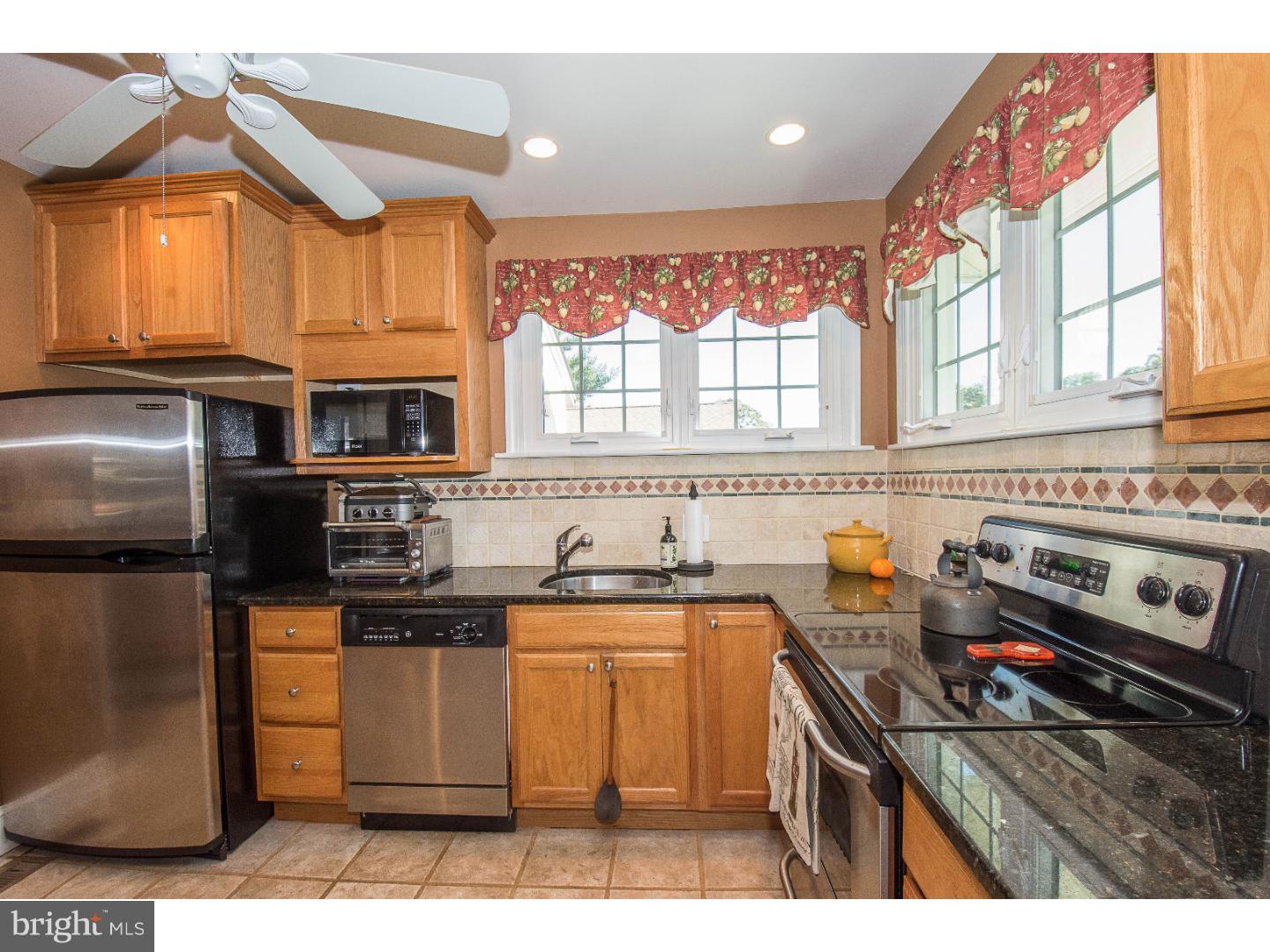 701 East Manoa Road Havertown, PA 19083 - Photo 10 of 25 Kitchen