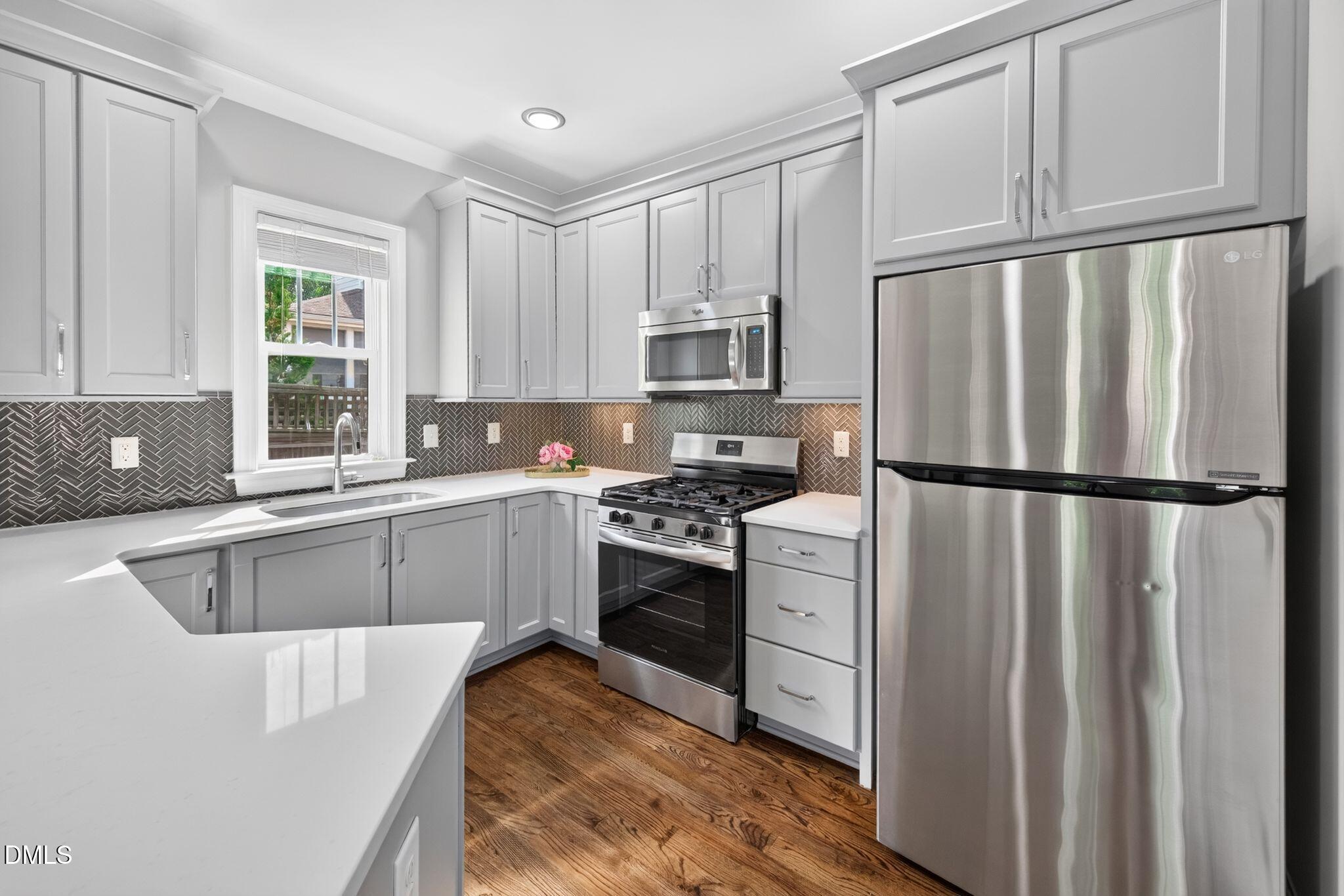 207 Camden Street Raleigh, NC 27601 - Photo 7 of 40 44_DSC_2205