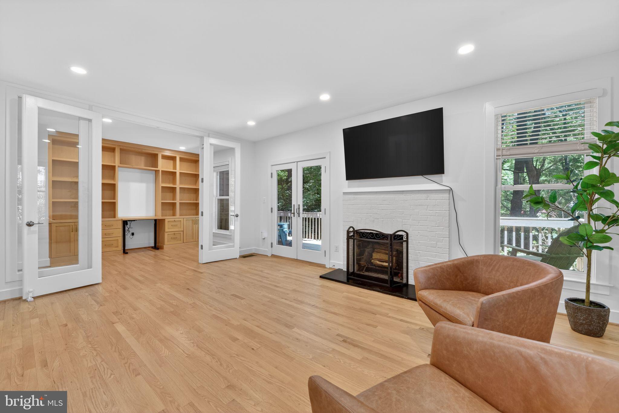 1605 Apricot Court Reston, VA 20190 - Photo 4 of 30