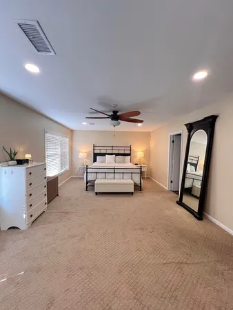 a view of livingroom with furniture