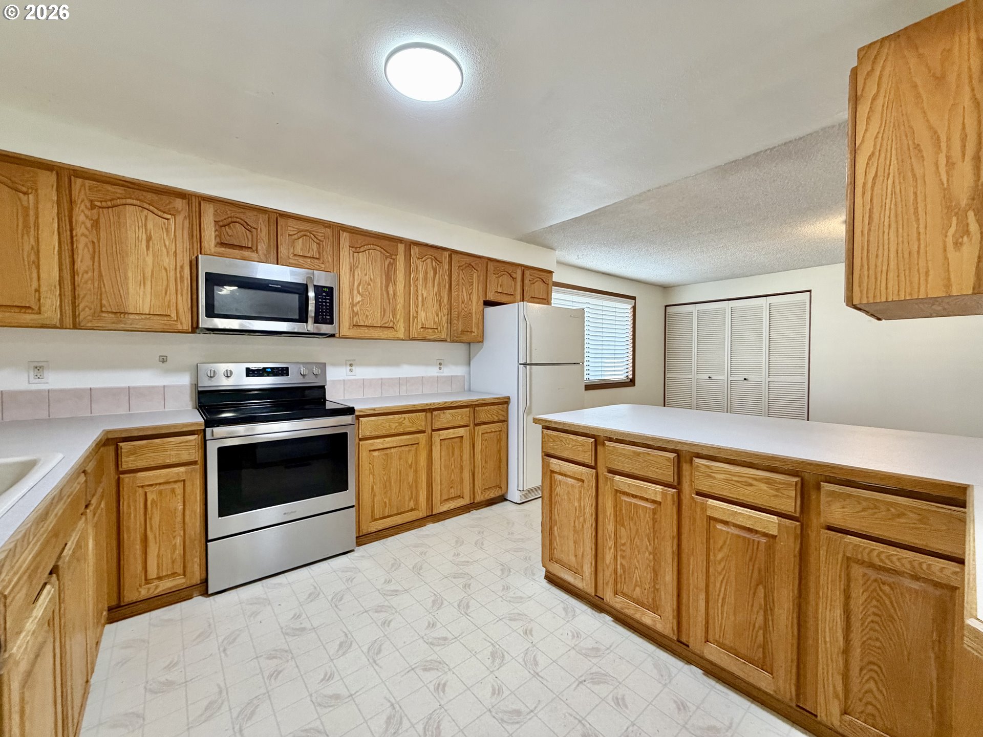 2715 Southwest 31st Street Gresham, OR 97080 - Photo 11 of 34