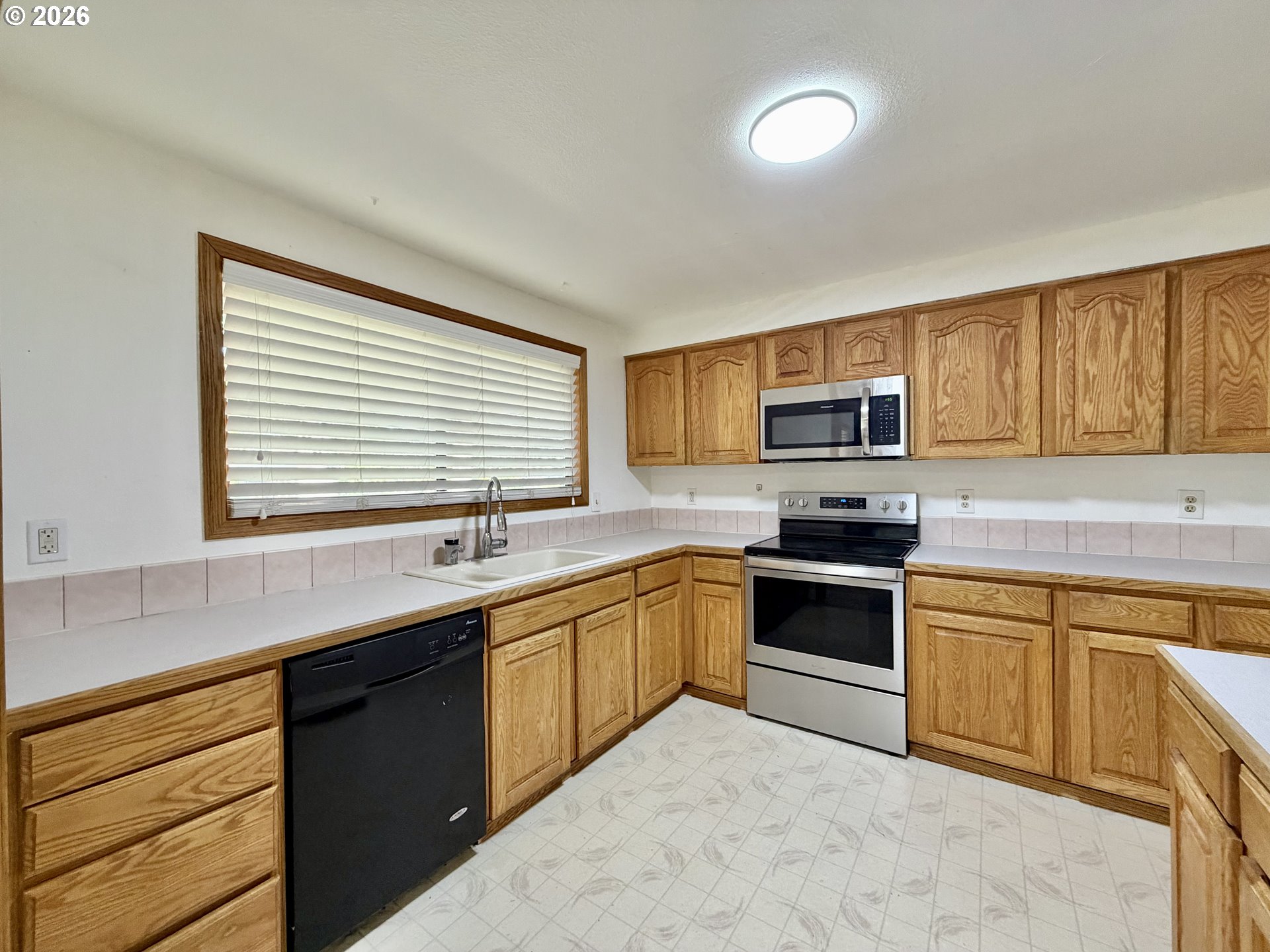 2715 Southwest 31st Street Gresham, OR 97080 - Photo 10 of 34