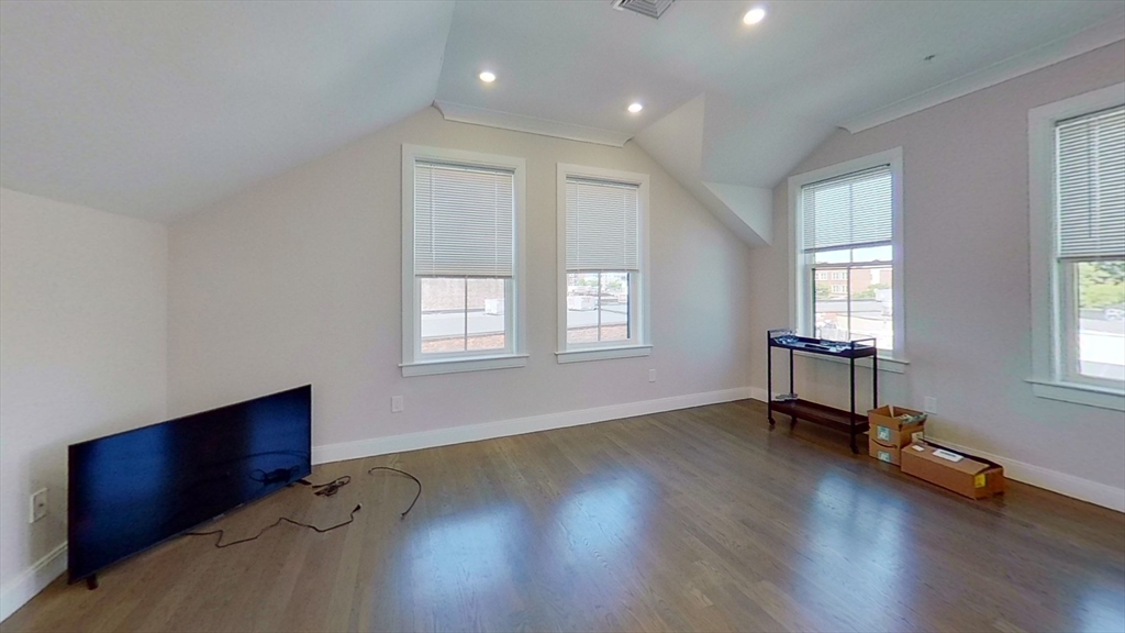 79 Linden Street, Unit 4 Boston, MA 02134 - Photo 5 of 10