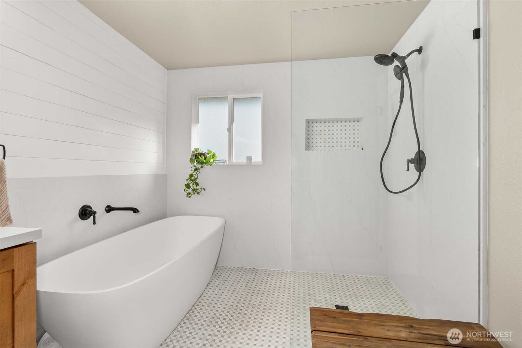 107 Odella Lane Chehalis, WA 98532 - Photo 18 of 37 a bathroom with a bath tub with a shower