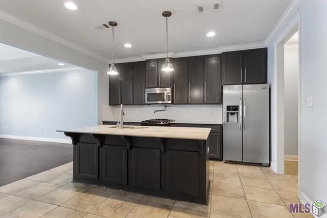 $2,300 | 7907 Valencia Court, Baton Rouge, LA 70820