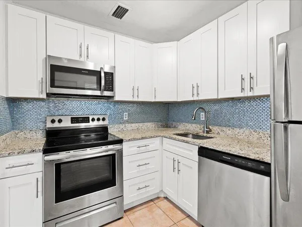 $1,700 | 700 Layne Boulevard, Unit 316, Hallandale Beach, FL 33009