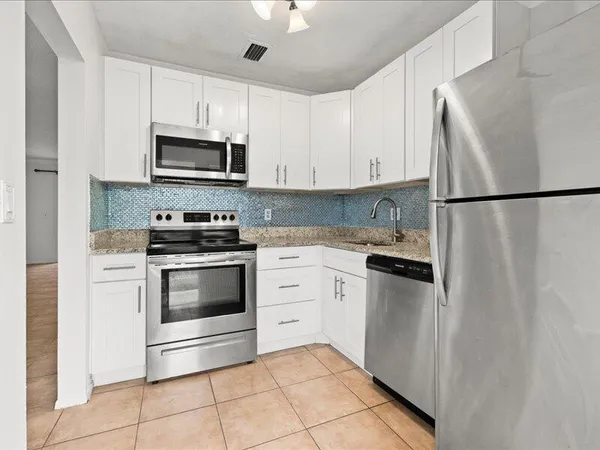 $1,700 | 700 Layne Boulevard, Unit 316, Hallandale Beach, FL 33009