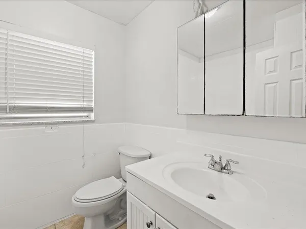 $1,700 | 700 Layne Boulevard, Unit 316, Hallandale Beach, FL 33009