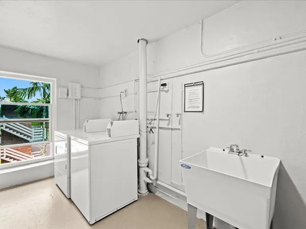 $1,700 | 700 Layne Boulevard, Unit 316, Hallandale Beach, FL 33009