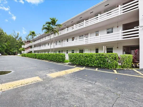 $1,700 | 700 Layne Boulevard, Unit 316, Hallandale Beach, FL 33009