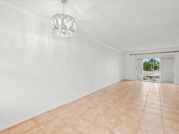 $1,700 | 700 Layne Boulevard, Unit 316, Hallandale Beach, FL 33009
