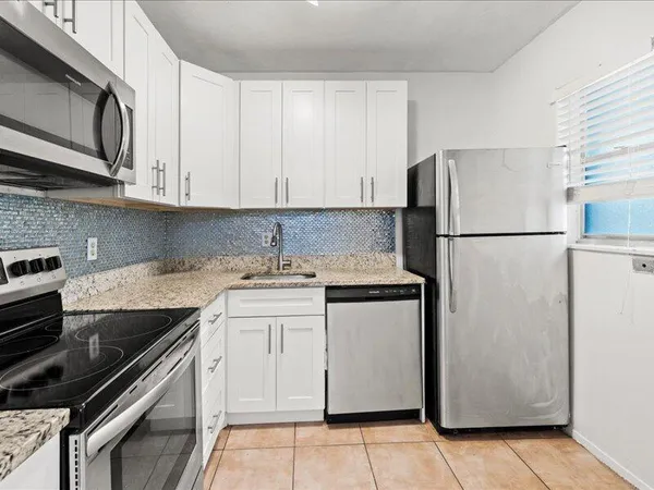 $1,700 | 700 Layne Boulevard, Unit 316, Hallandale Beach, FL 33009