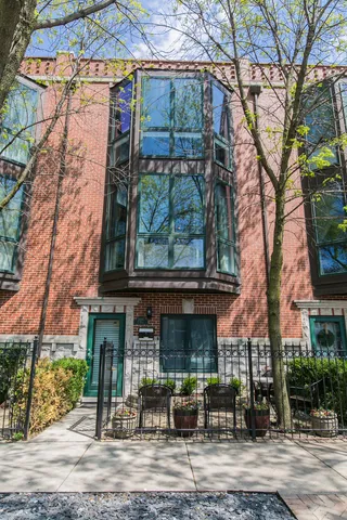 $5,000 | 2005 North Hoyne Avenue, Chicago, IL 60647