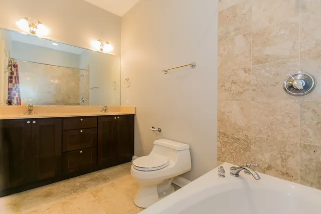 $5,000 | 2005 North Hoyne Avenue, Chicago, IL 60647