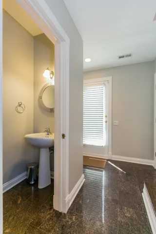 $5,000 | 2005 North Hoyne Avenue, Chicago, IL 60647