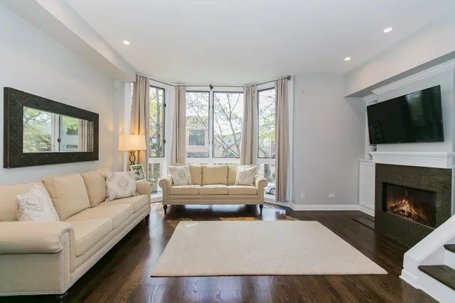 $5,000 | 2005 North Hoyne Avenue, Chicago, IL 60647