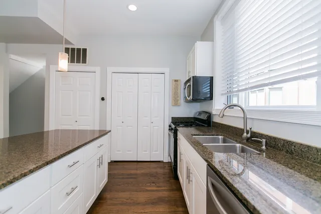 $5,000 | 2005 North Hoyne Avenue, Chicago, IL 60647