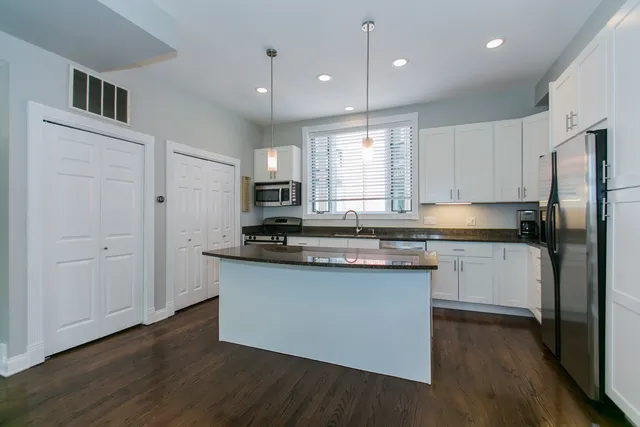 $5,000 | 2005 North Hoyne Avenue, Chicago, IL 60647