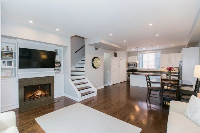 $5,000 | 2005 North Hoyne Avenue, Chicago, IL 60647