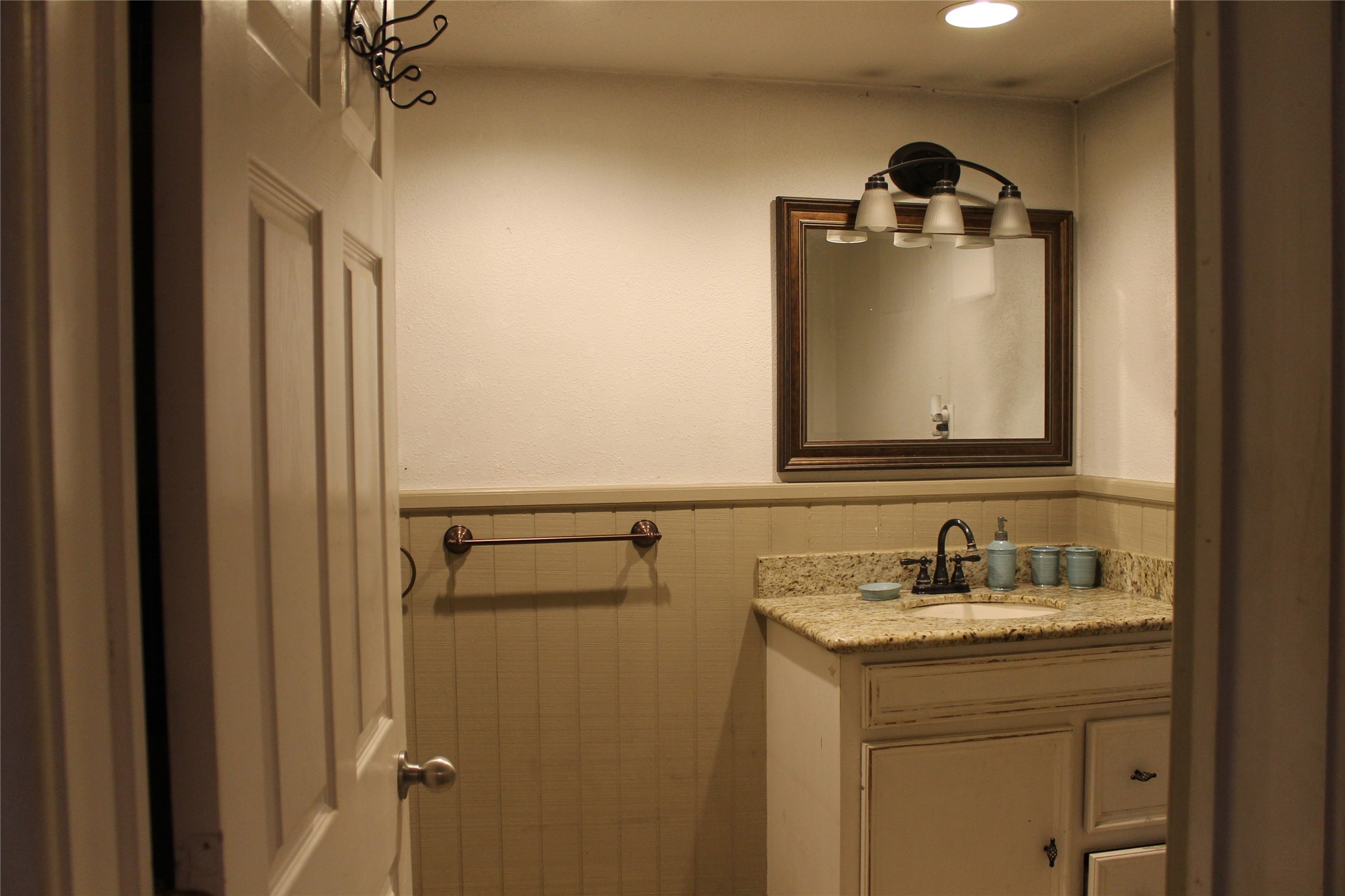 1111 Spur 529 Rosenberg, TX 77471 - Photo 20 of 41 a bathroom with a sink and mirror