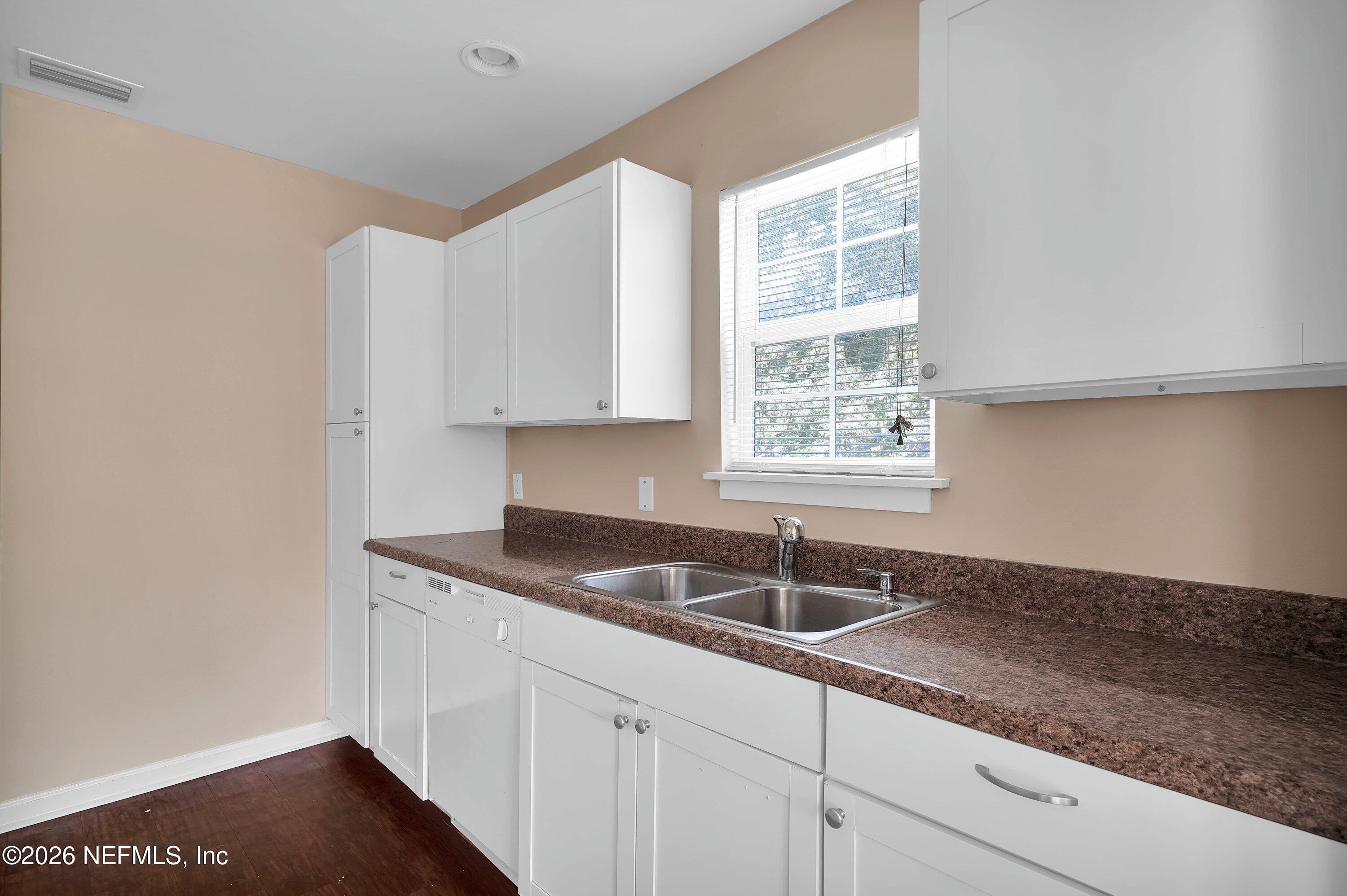 3532 Fleet Street Jacksonville, FL 32207 - Photo 6 of 15 Kitchen