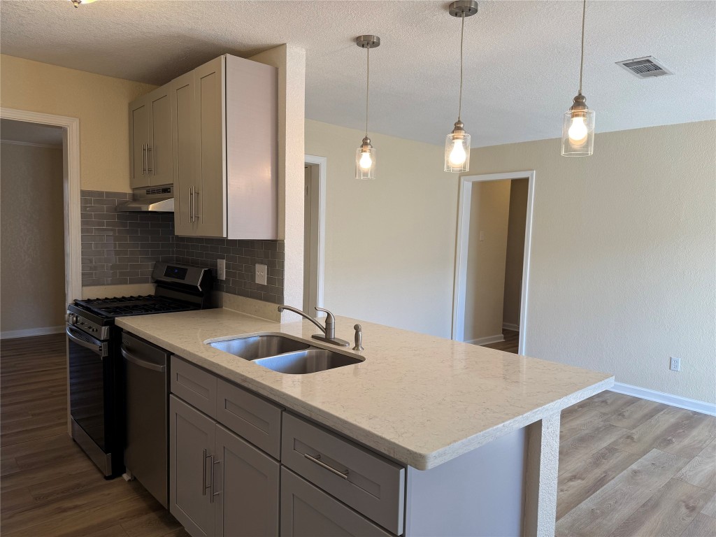 8414 Rinn Street Houston, TX 77078 - Photo 4 of 16