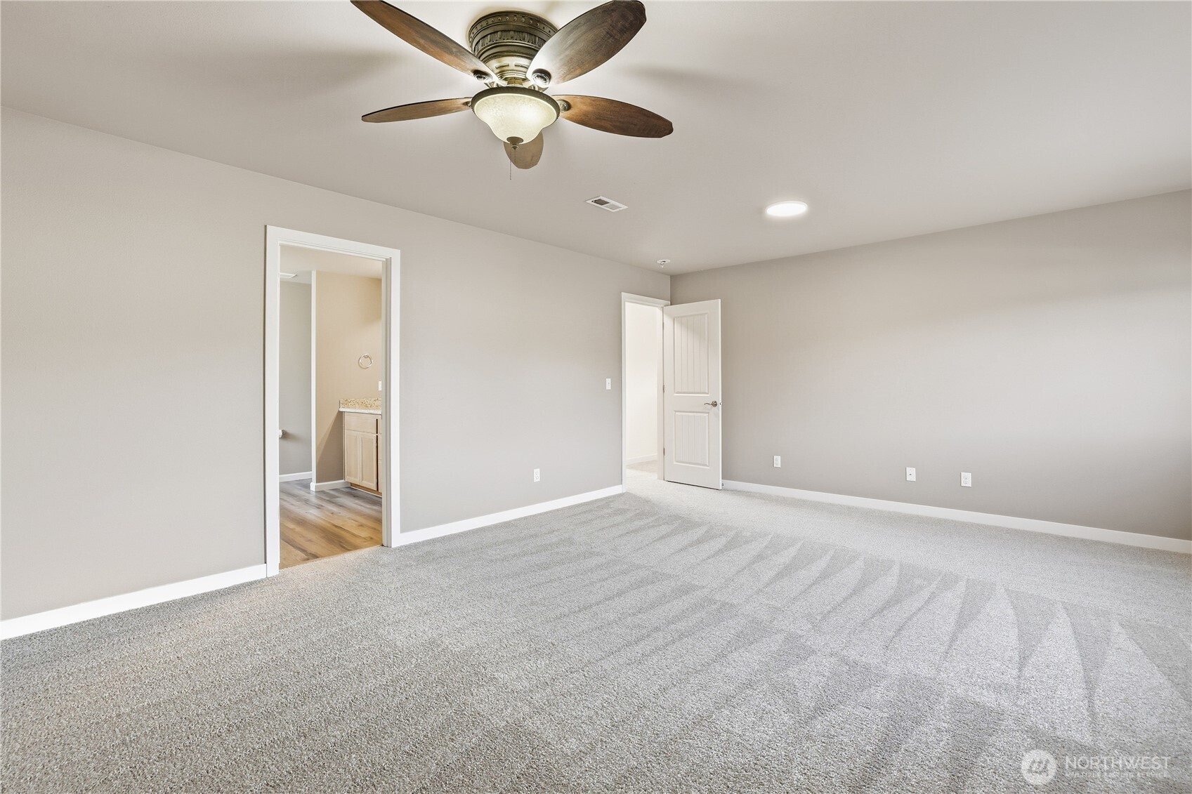114 Ames Street Northeast Orting, WA 98360 - Photo 16 of 38 an empty room with fan and a ceiling fan