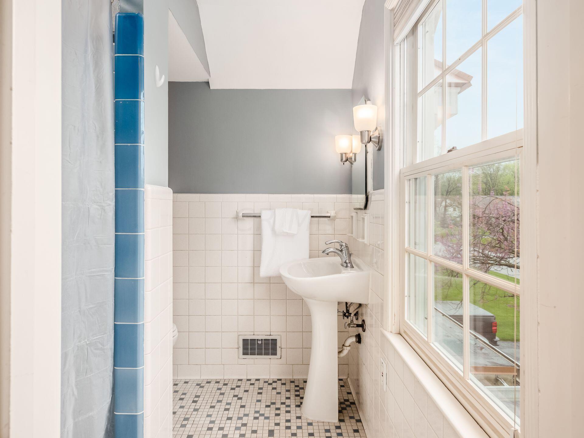2281 Brixton Road Columbus, OH 43221 - Photo 20 of 34 018_9f4c00_A 2281 Brixton 050