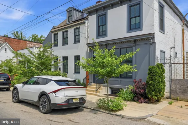 $2,800 | 64 West Queen Lane, Philadelphia, PA 19144
