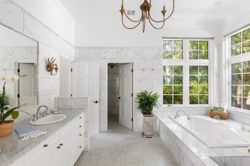 4511 Bay Shore Road Sarasota, FL 34234 - Photo 28 of 69