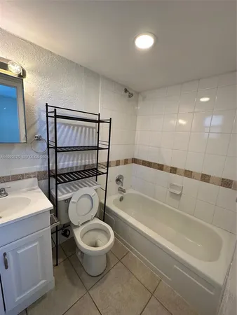 $1,950 | 2775 Taft Street, Unit 102, Hollywood, FL 33020